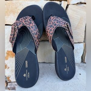 Clarks Cloudsteppers Leopard Print Flip Flops Sz-10M. H